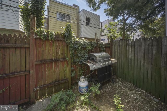 2421 S FAIRHILL ST, Philadelphia, PA 19148