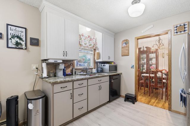 6933 Brunswick Avenue N, Brooklyn Park, MN 55429