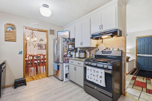 6933 Brunswick Avenue N, Brooklyn Park, MN 55429