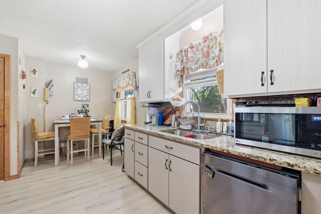 6933 Brunswick Avenue N, Brooklyn Park, MN 55429
