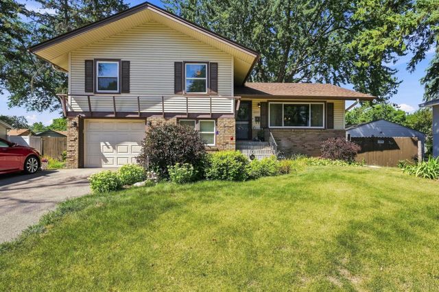 6933 Brunswick Avenue N, Brooklyn Park, MN 55429