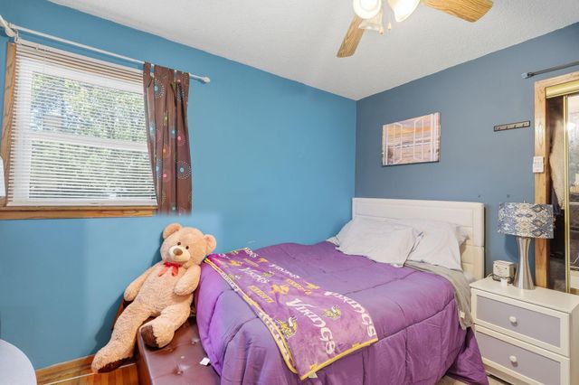6933 Brunswick Avenue N, Brooklyn Park, MN 55429
