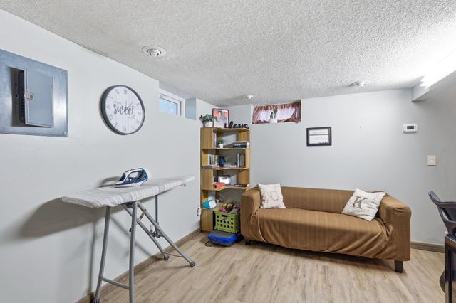 6933 Brunswick Avenue N, Brooklyn Park, MN 55429