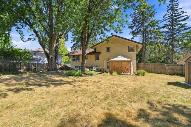 6933 Brunswick Avenue N, Brooklyn Park, MN 55429