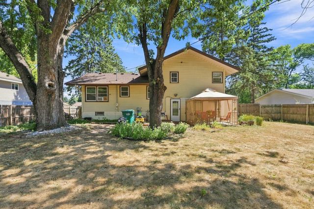 6933 Brunswick Avenue N, Brooklyn Park, MN 55429