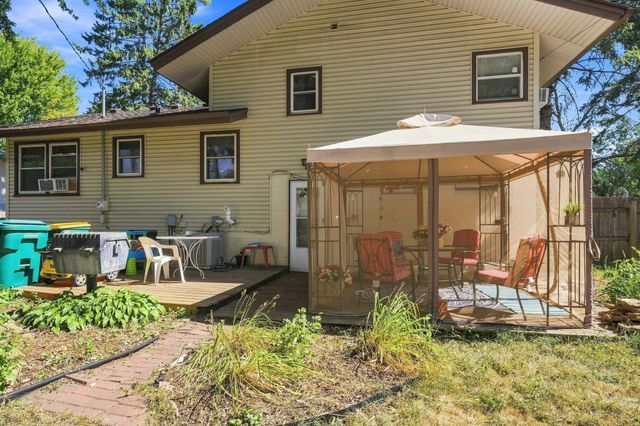 6933 Brunswick Avenue N, Brooklyn Park, MN 55429