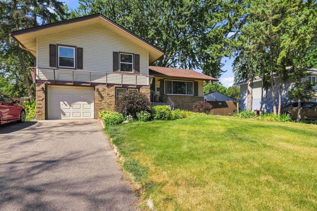 6933 Brunswick Avenue N, Brooklyn Park, MN 55429