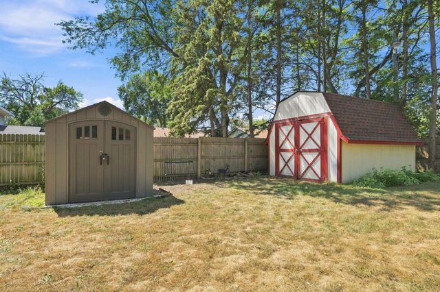 6933 Brunswick Avenue N, Brooklyn Park, MN 55429