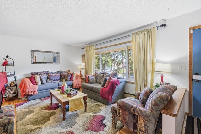 6933 Brunswick Avenue N, Brooklyn Park, MN 55429