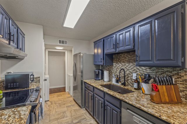 817 Woodhaven Lane, Grand Prairie, TX 75052