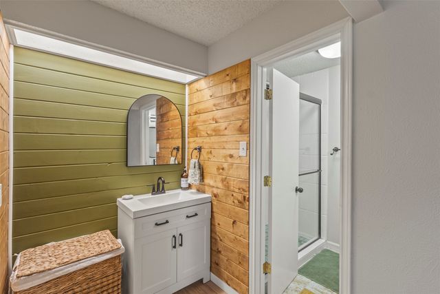 817 Woodhaven Lane, Grand Prairie, TX 75052