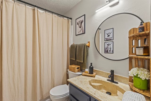 817 Woodhaven Lane, Grand Prairie, TX 75052