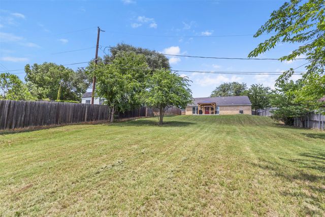 817 Woodhaven Lane, Grand Prairie, TX 75052