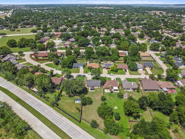 817 Woodhaven Lane, Grand Prairie, TX 75052