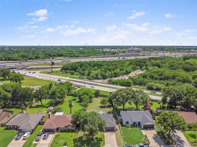 817 Woodhaven Lane, Grand Prairie, TX 75052