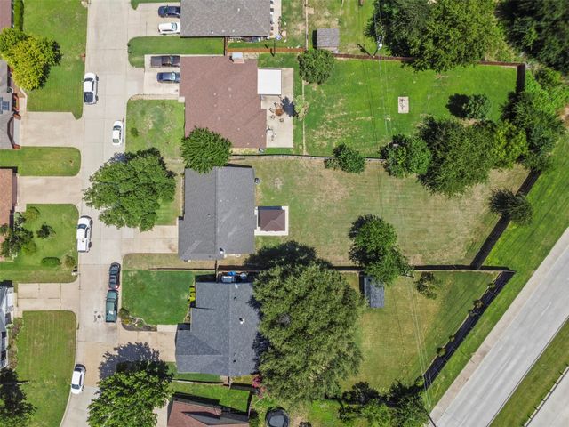 817 Woodhaven Lane, Grand Prairie, TX 75052