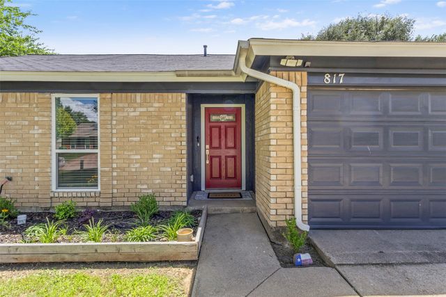 817 Woodhaven Lane, Grand Prairie, TX 75052