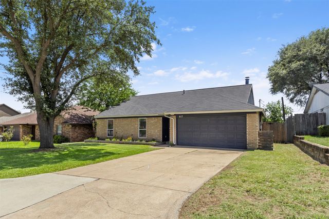 817 Woodhaven Lane, Grand Prairie, TX 75052