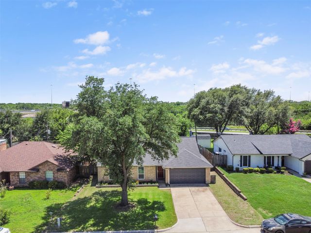 817 Woodhaven Lane, Grand Prairie, TX 75052