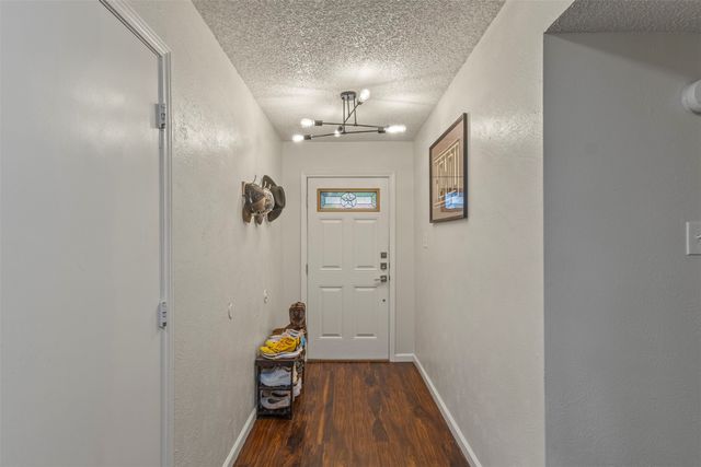 817 Woodhaven Lane, Grand Prairie, TX 75052