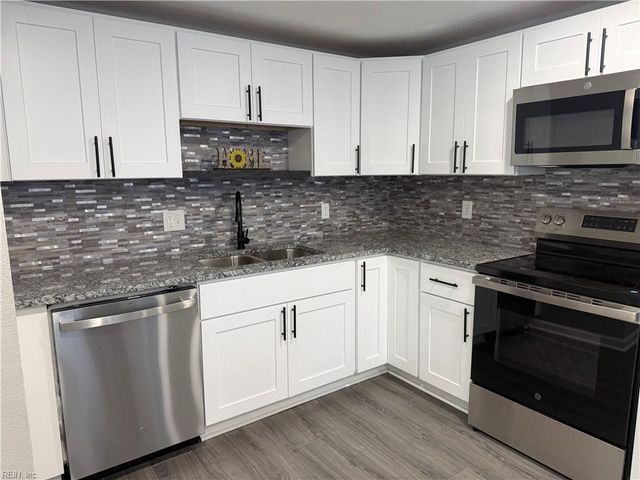 1239 Blythewood LN, Suffolk, VA 23434