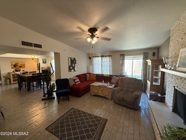 1867 N Camino Alicante, Tucson, AZ 85715