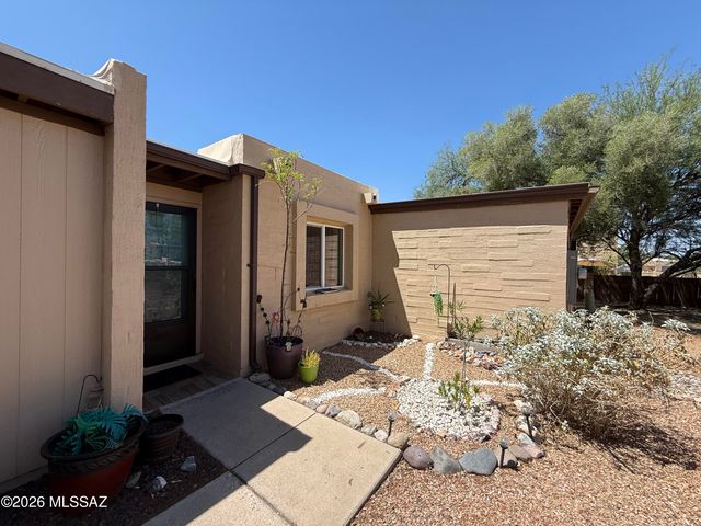 1867 N Camino Alicante, Tucson, AZ 85715