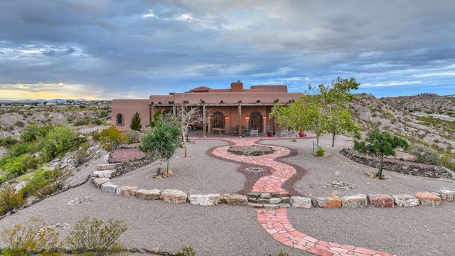 109 Canon Del Luna Road, Elephant Butte, NM 87935