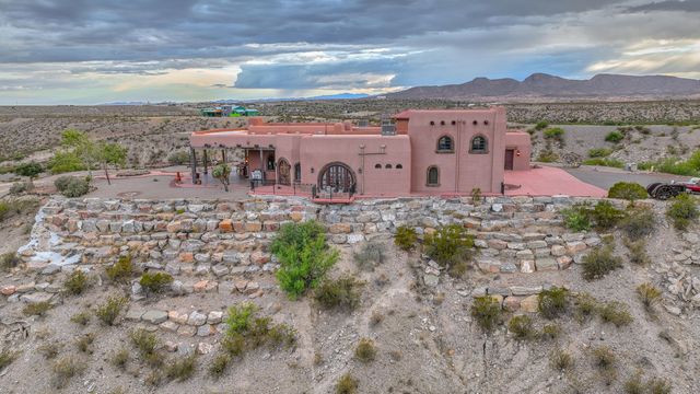 109 Canon Del Luna Road, Elephant Butte, NM 87935