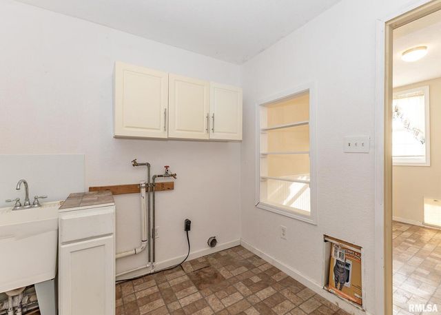 3015 N 3RD Street, Clinton, IA 52732