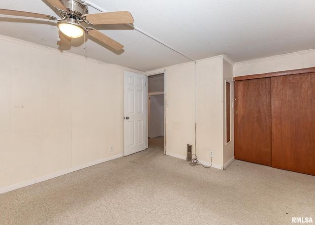 3015 N 3RD Street, Clinton, IA 52732