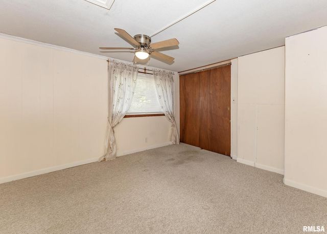 3015 N 3RD Street, Clinton, IA 52732