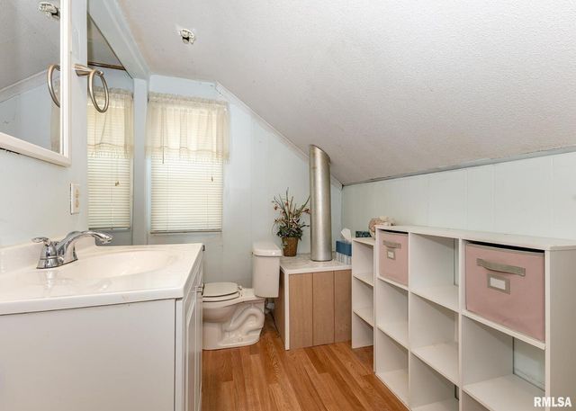 3015 N 3RD Street, Clinton, IA 52732