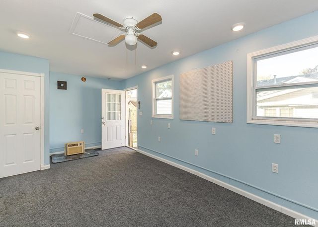 3015 N 3RD Street, Clinton, IA 52732