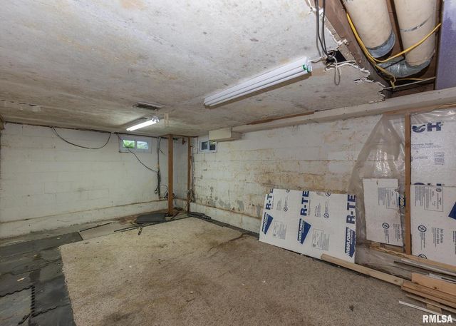 3015 N 3RD Street, Clinton, IA 52732