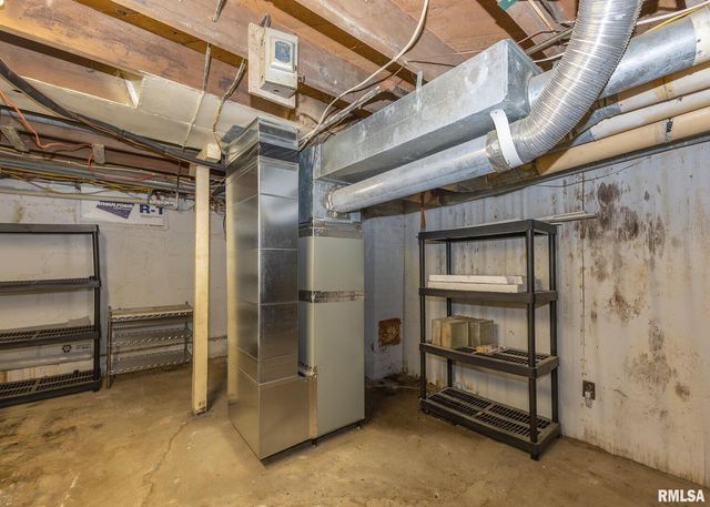 3015 N 3RD Street, Clinton, IA 52732