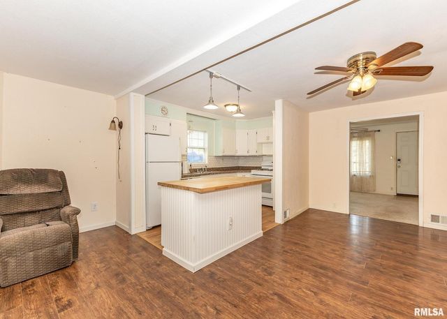 3015 N 3RD Street, Clinton, IA 52732