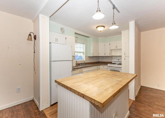 3015 N 3RD Street, Clinton, IA 52732