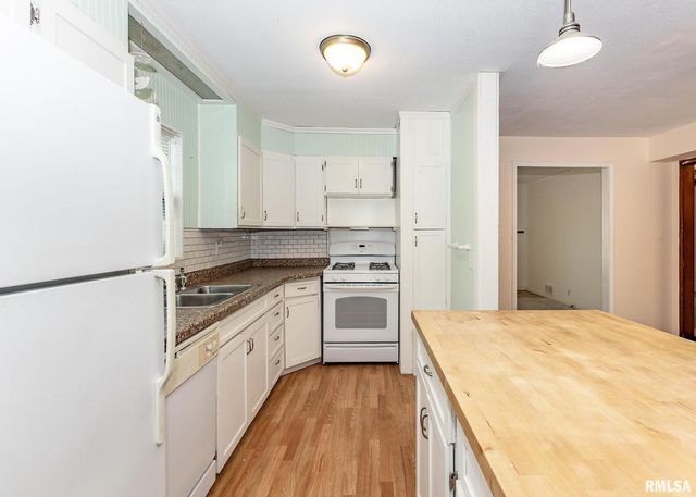 3015 N 3RD Street, Clinton, IA 52732