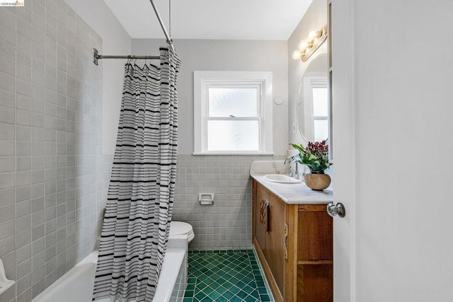 658 658 32Nd St, Richmond, CA 94804