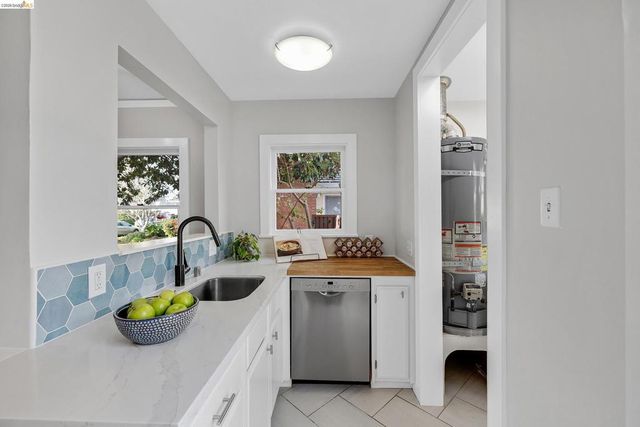 658 658 32Nd St, Richmond, CA 94804