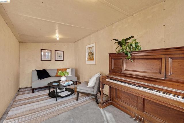 658 658 32Nd St, Richmond, CA 94804