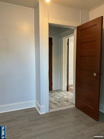 29 17th Street, East Orange, NJ 07018
