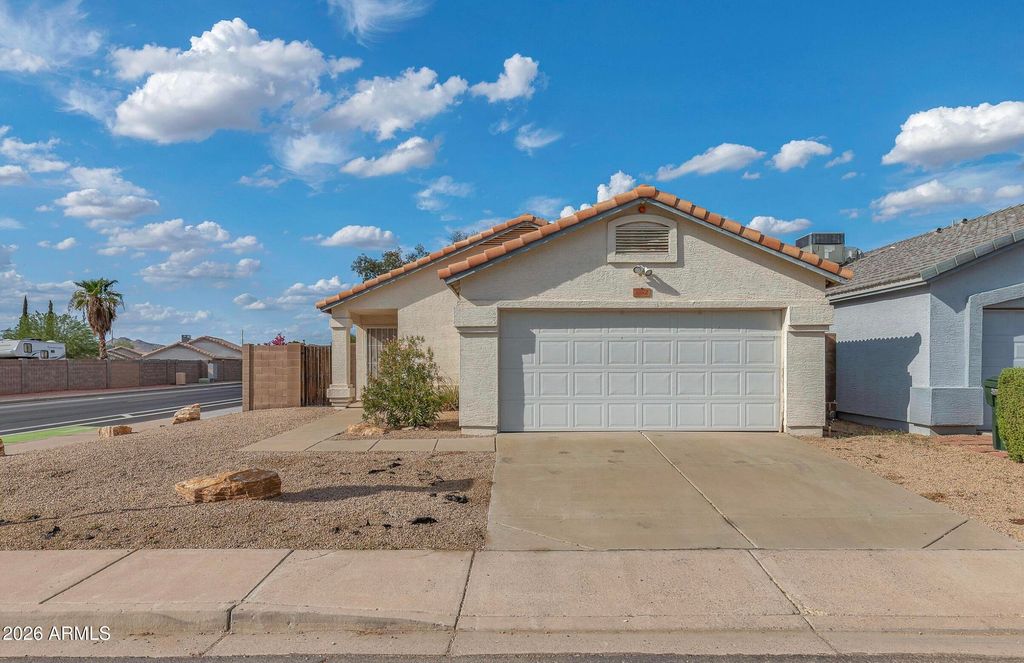3072 W LONE CACTUS Drive, Phoenix, AZ 85027