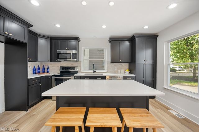 20121 Driftwood Court, Strongsville, OH 44149