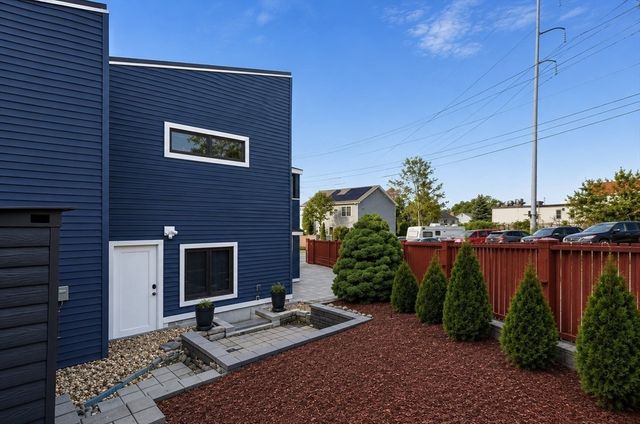 2 Sagamore St, Revere, MA 02151