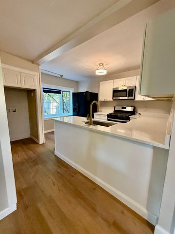 8a Warren Place a, Framingham, MA 01701
