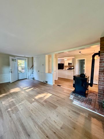 8a Warren Place a, Framingham, MA 01701