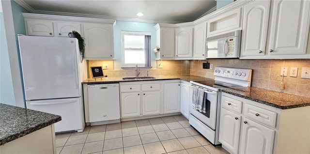 140 SOUTHWINDS DRIVE, Sarasota, FL 34231