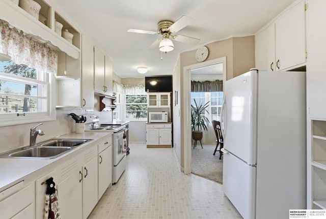 7802 Pierce Circle, Omaha, NE 68124